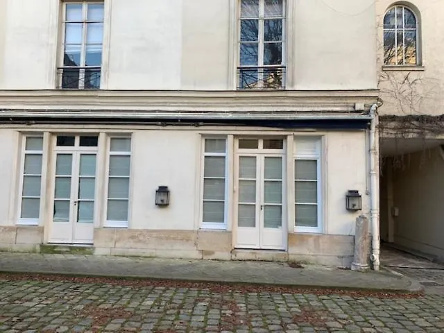 Luxe Parisien - Petit Varenne contacts